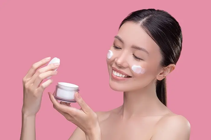 7 Cara Detoksifikasi Kulit dengan Skincare