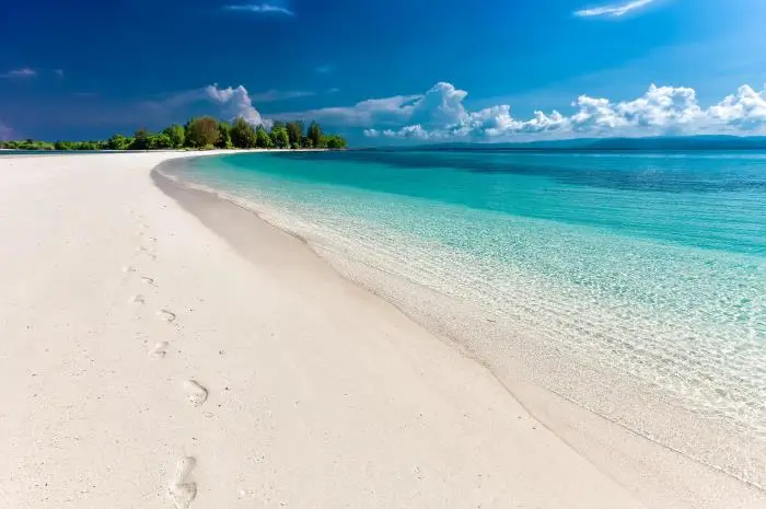Pantai Tercantik di Indonesia yang Harus Dikunjungi